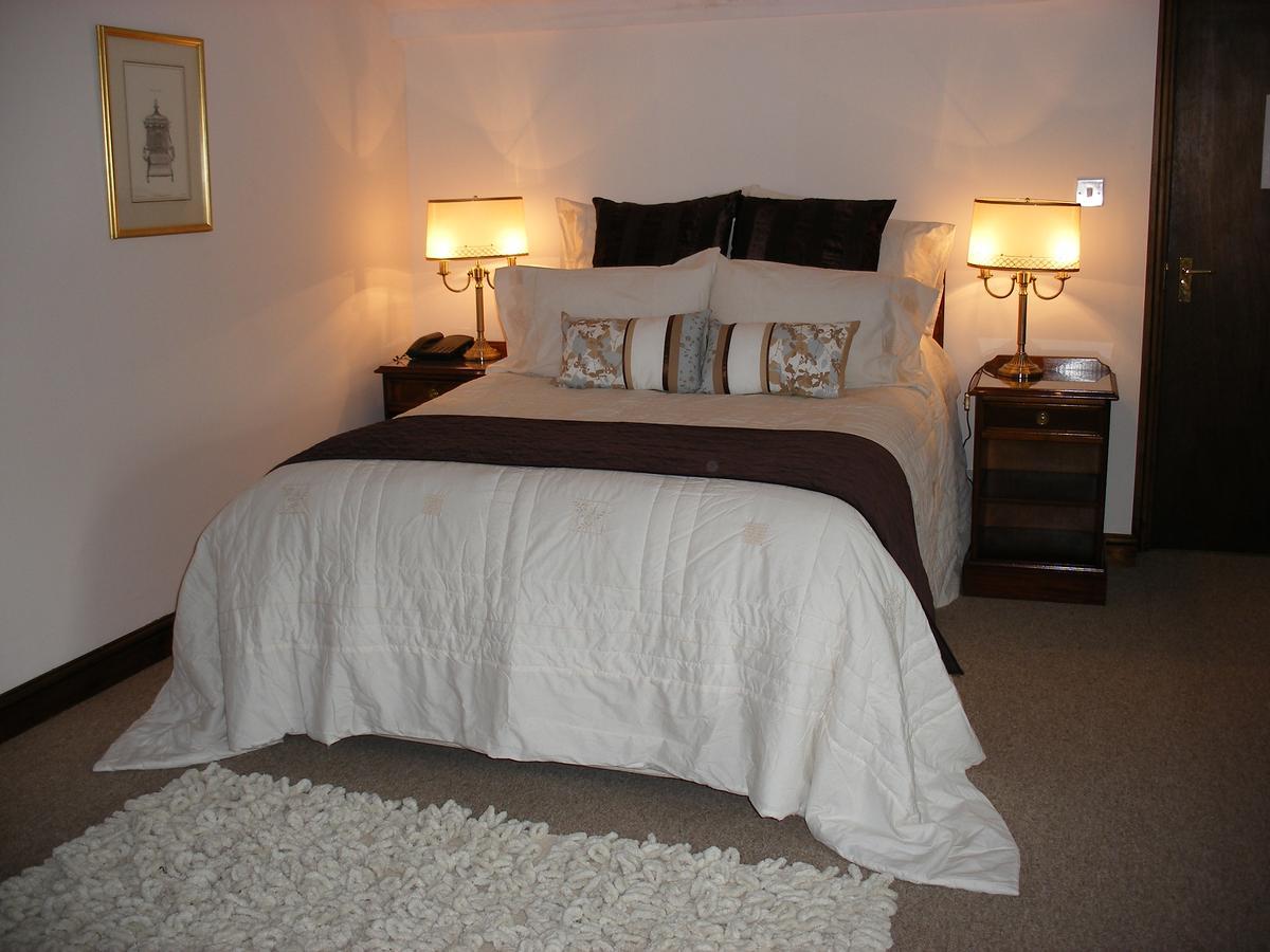 WHITMINSTER INN | CLAYPITS, UNITED KINGDOM | SEASON DEALS FROM £79